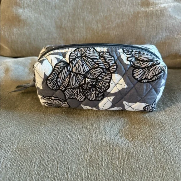 Vera Bradley Moon Shadow Meadow Iconic Floral Quilted Cosmetic Bag - Picture 1 of 4